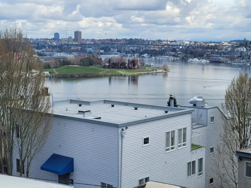 2408 Dexter Avenue North #B - Photo 3 of 37