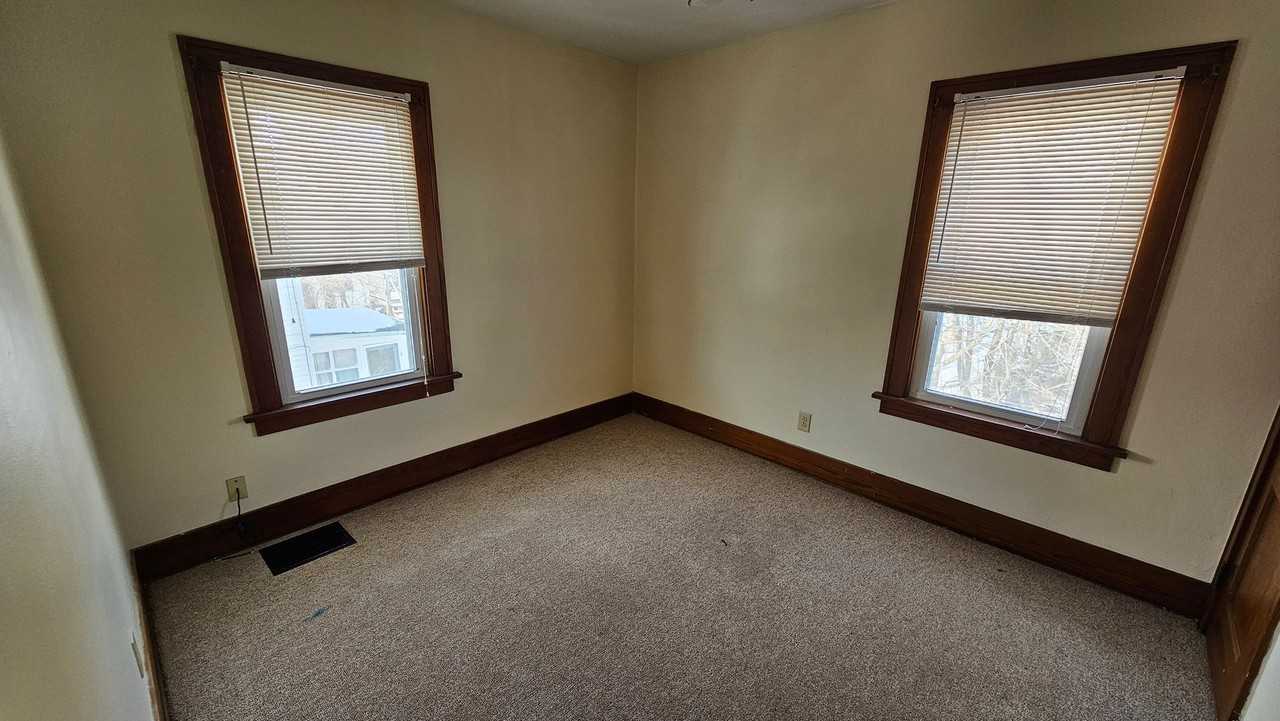 556 Heineman Blvd - Photo 7 of 16