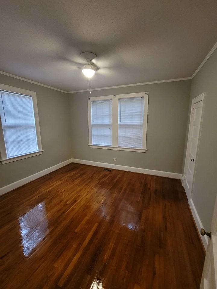 202 S Harden St - Photo 5 of 7