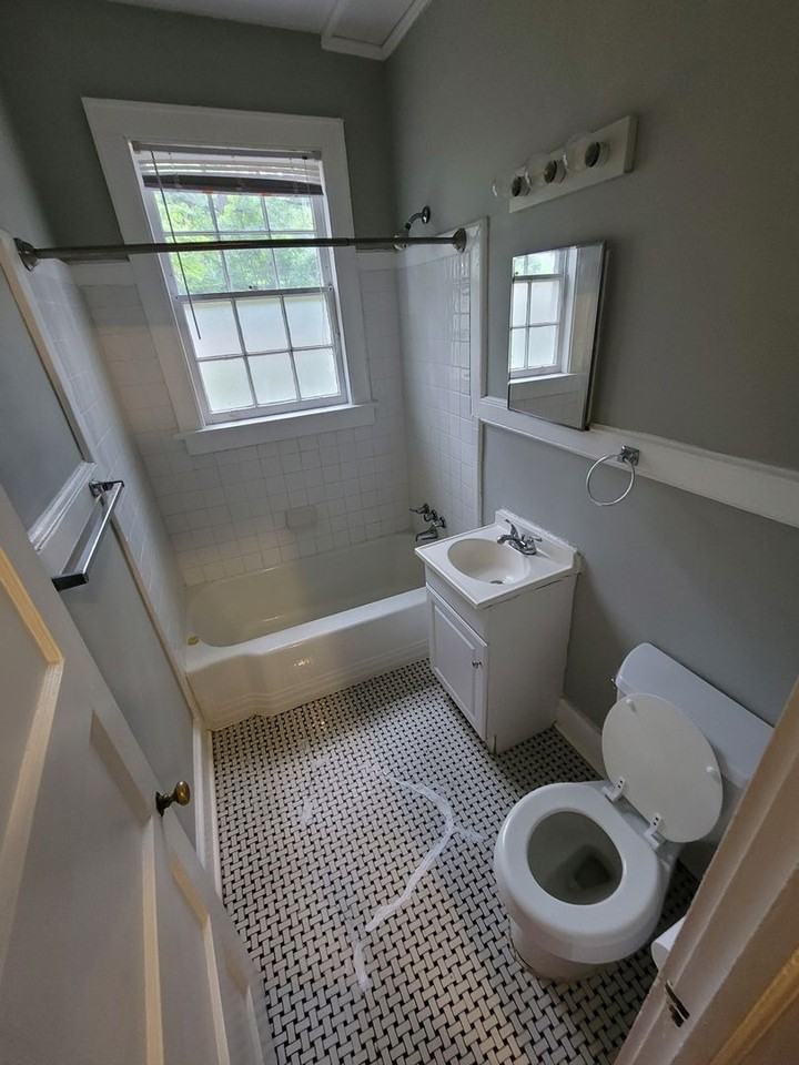 202 S Harden St - Photo 6 of 7