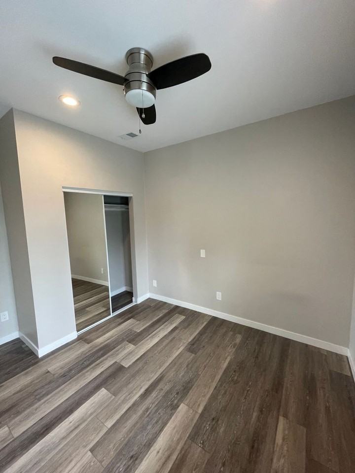 5215-5217 Catoctin Drive - Photo 4 of 10