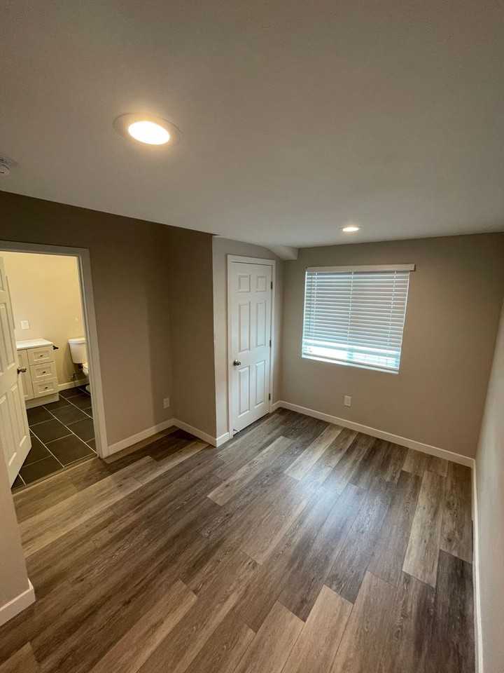 5215-5217 Catoctin Drive - Photo 5 of 10