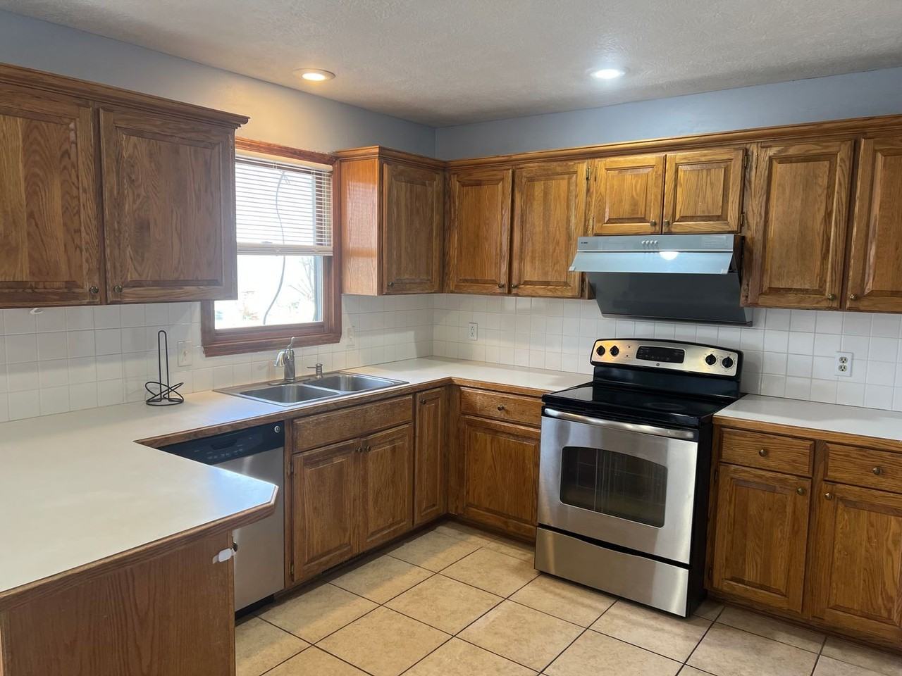 3243 S Nettleton Ave - Photo 5 of 16