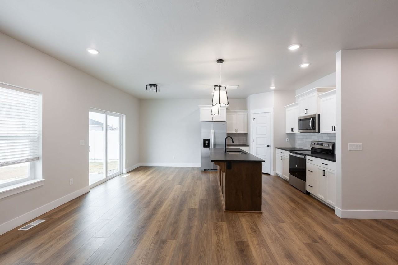 577 S Idaho Ave - Photo 3 of 28