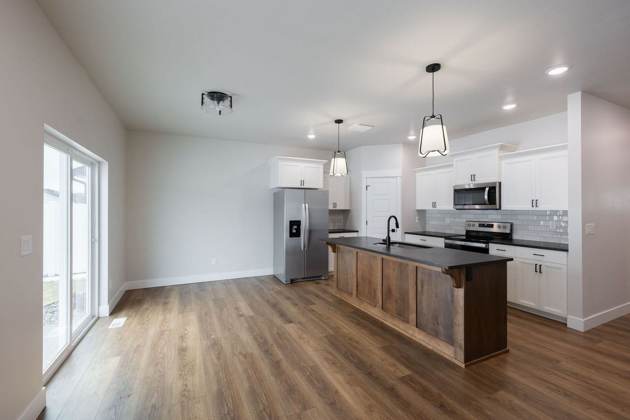 577 S Idaho Ave - Photo 4 of 28