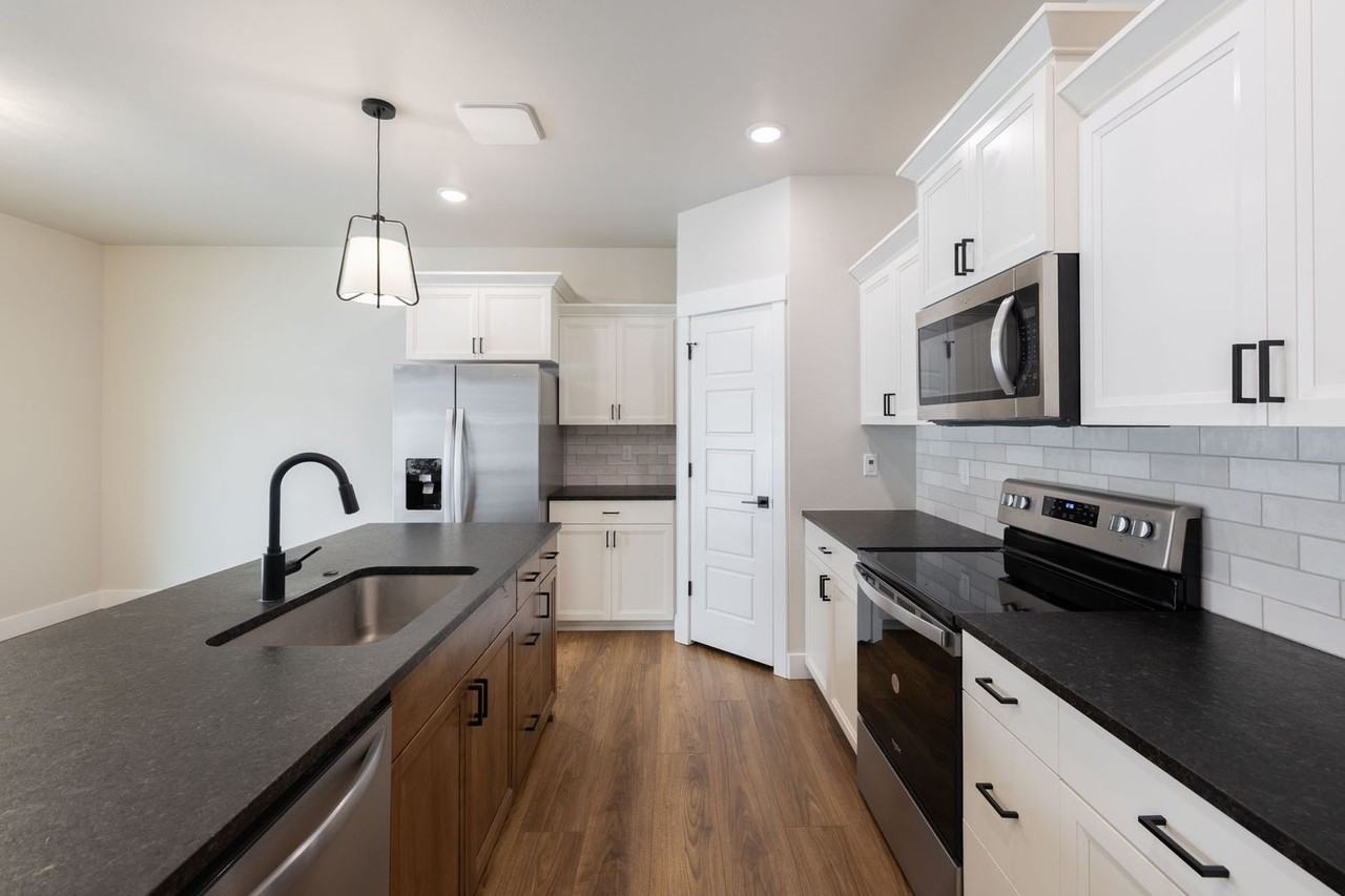 577 S Idaho Ave - Photo 5 of 28