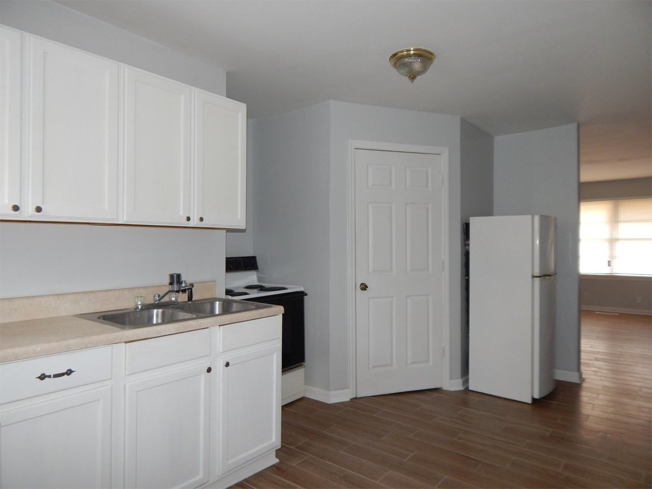 1019 - Photo 7 of 10