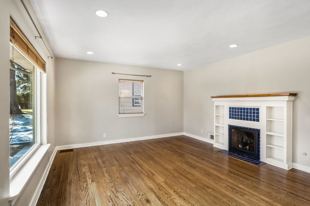 1555 Nw Awbrey Rd - Photo 2 of 19