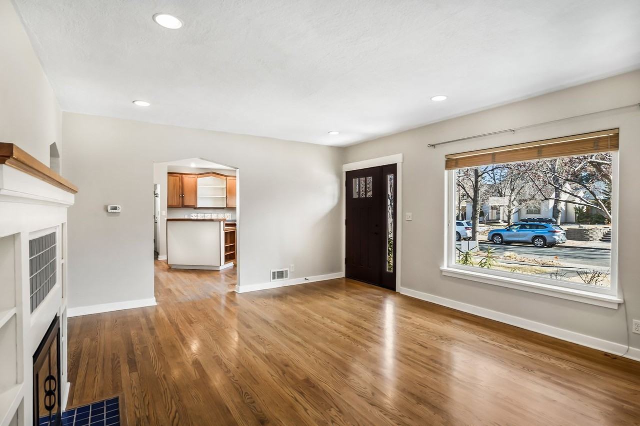 1555 Nw Awbrey Rd - Photo 3 of 19