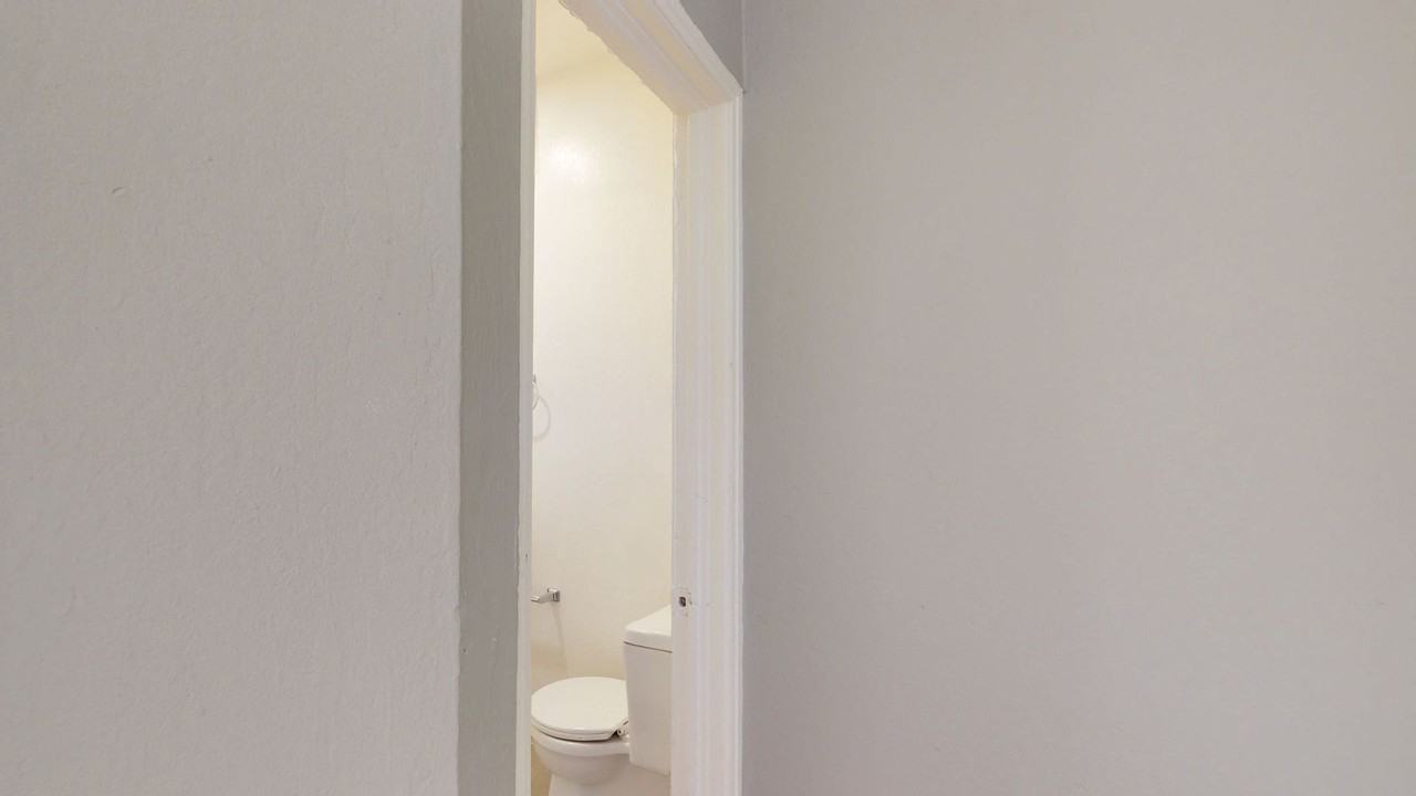 454 34th St - Photo 4 of 22