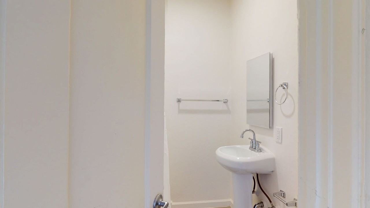 454 34th St - Photo 5 of 22