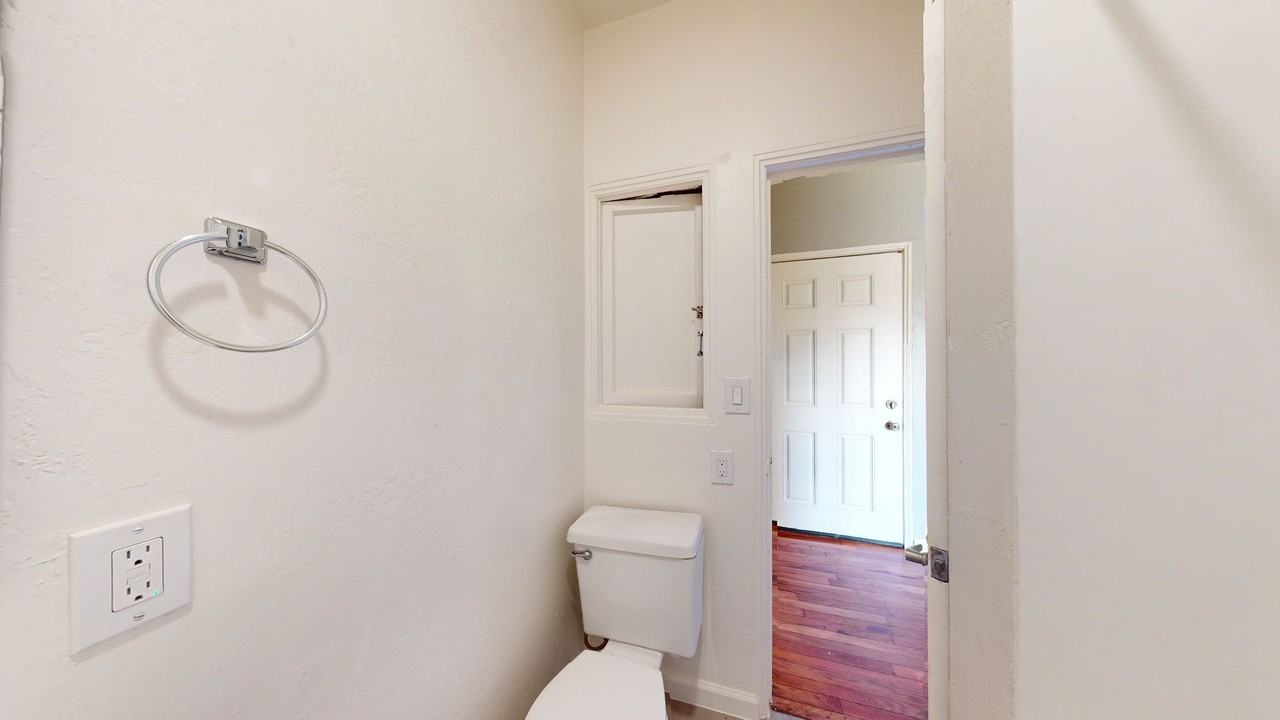 454 34th St - Photo 7 of 22