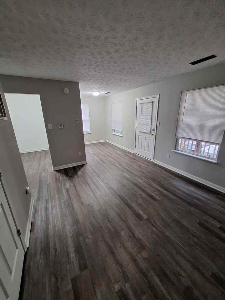 39 Pine Dr #3 - Photo 3 of 8