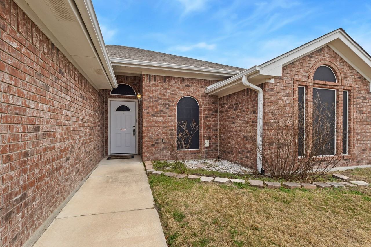 4304 Ethel Ave - Photo 2 of 20