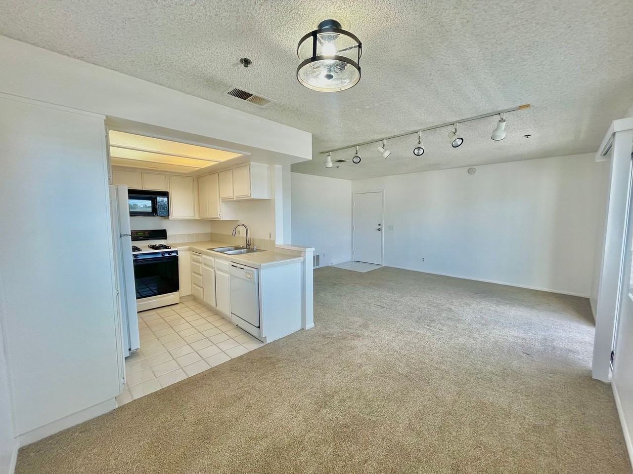 287 Mangano Cir - Photo 3 of 12