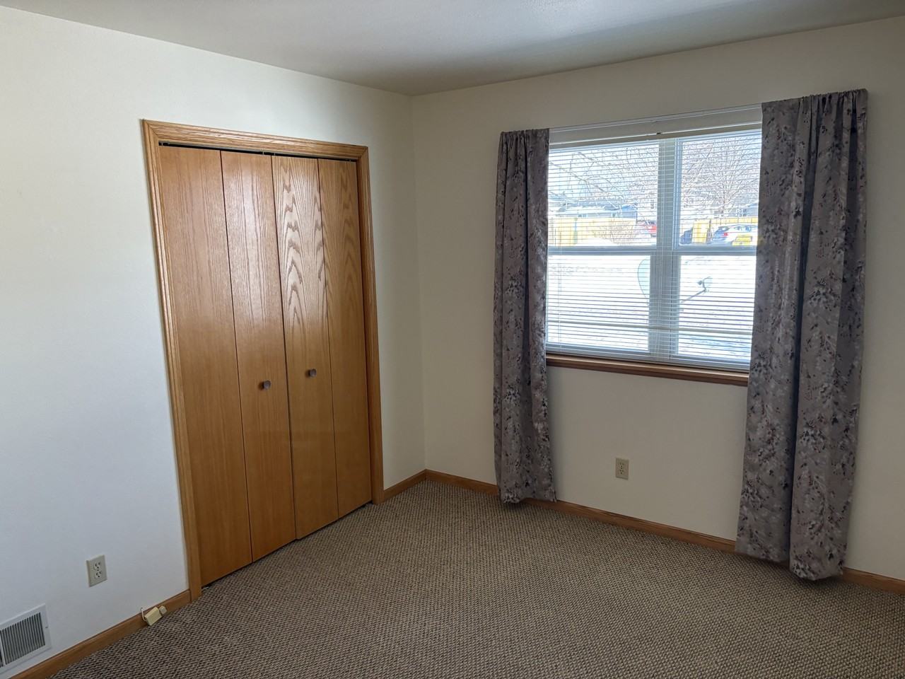 713715 Columbus St #715 - Photo 5 of 6