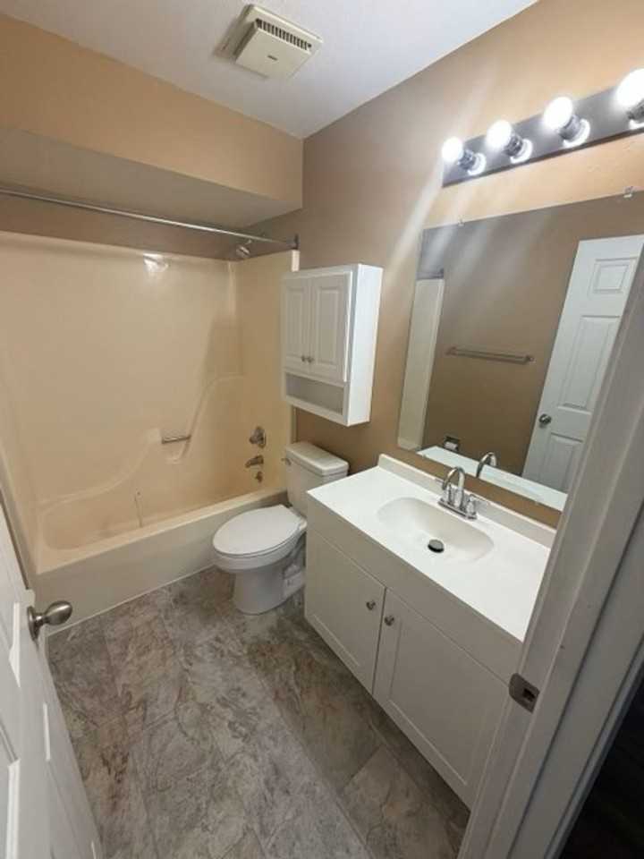 17 Southwinds Cir #10 - Photo 6 of 8