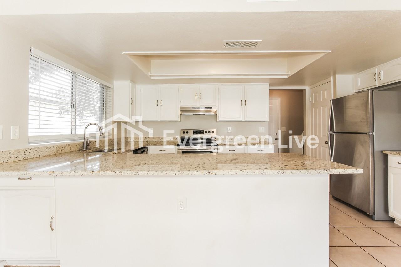 5822 W Mescal St - Photo 6 of 15