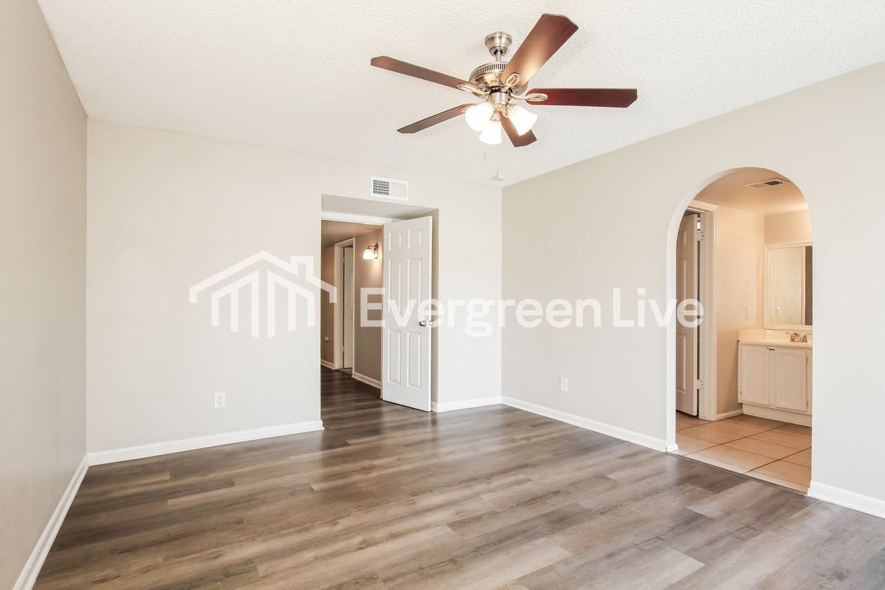 5822 W Mescal St - Photo 7 of 15