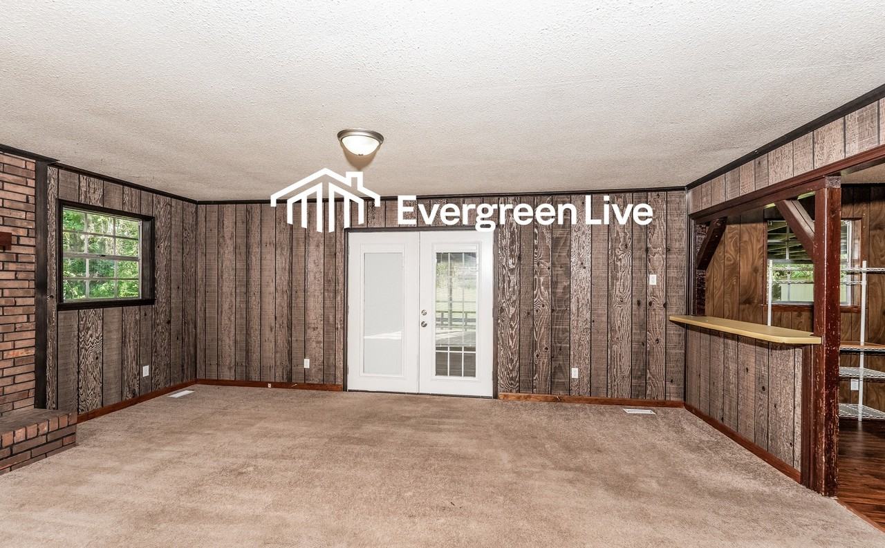 408 5th St - Photo 4 of 15