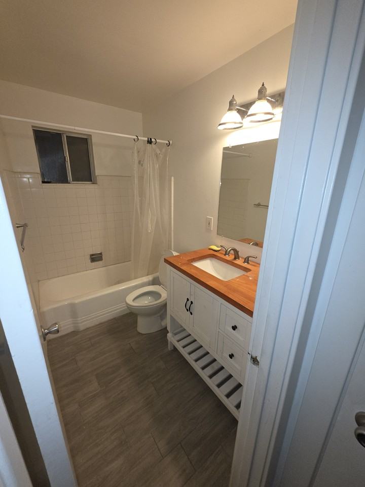 4924 N Woodmere Fairway #4 - Photo 5 of 14