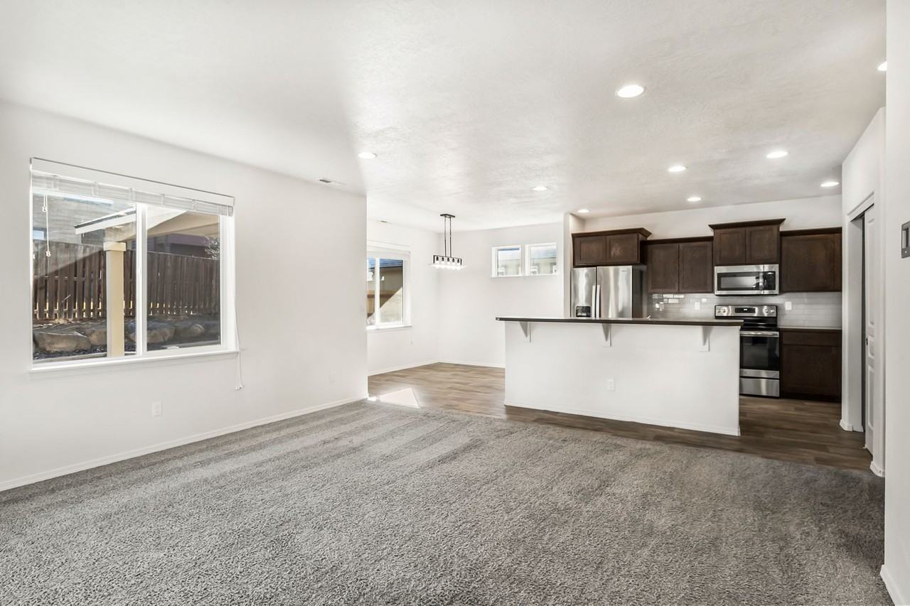 468 Nw 30th St - Photo 3 of 21