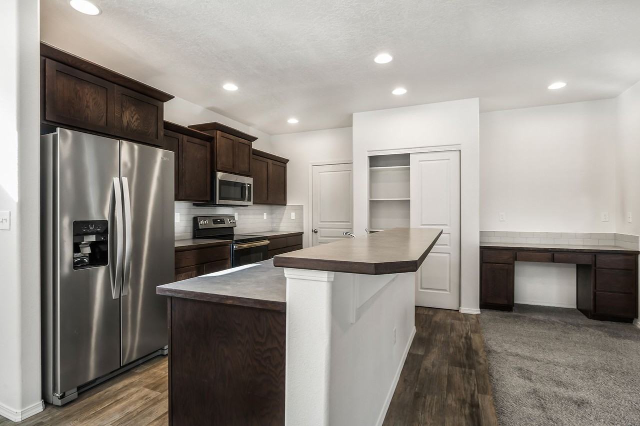 468 Nw 30th St - Photo 4 of 21