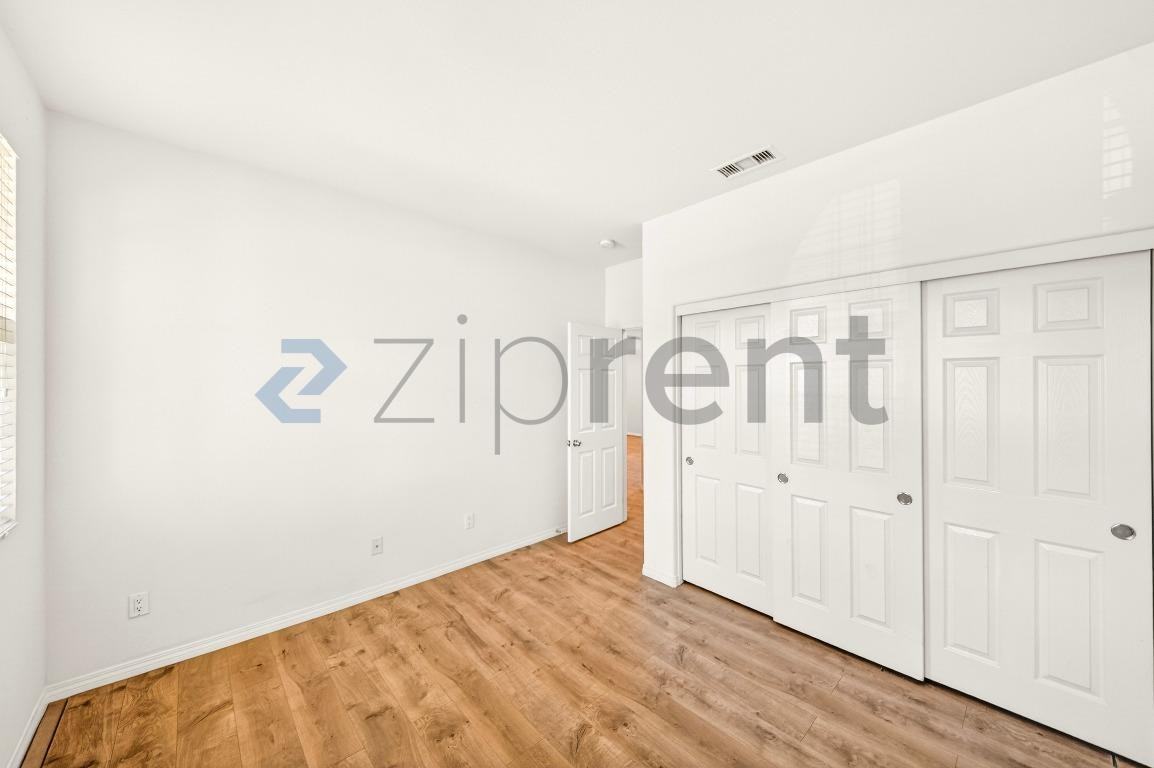 3715 Hedge Ln - Photo 5 of 46