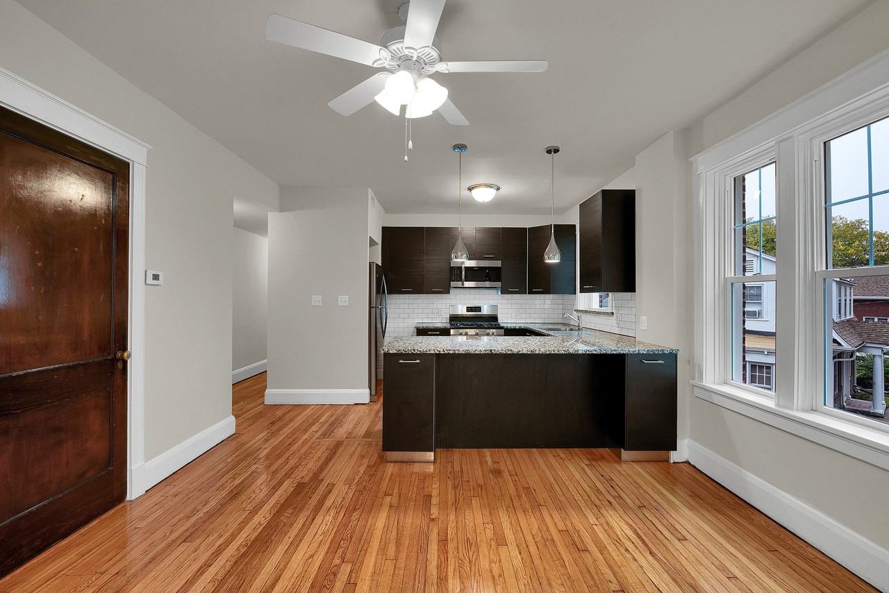 7349 Myrtle Ave #1E - Photo 3 of 11