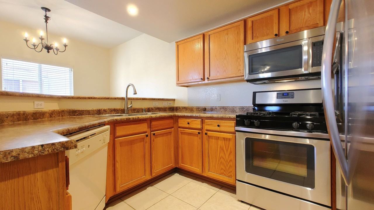 6800 Vista Del Norte Dr Ne #1624 - Photo 2 of 7