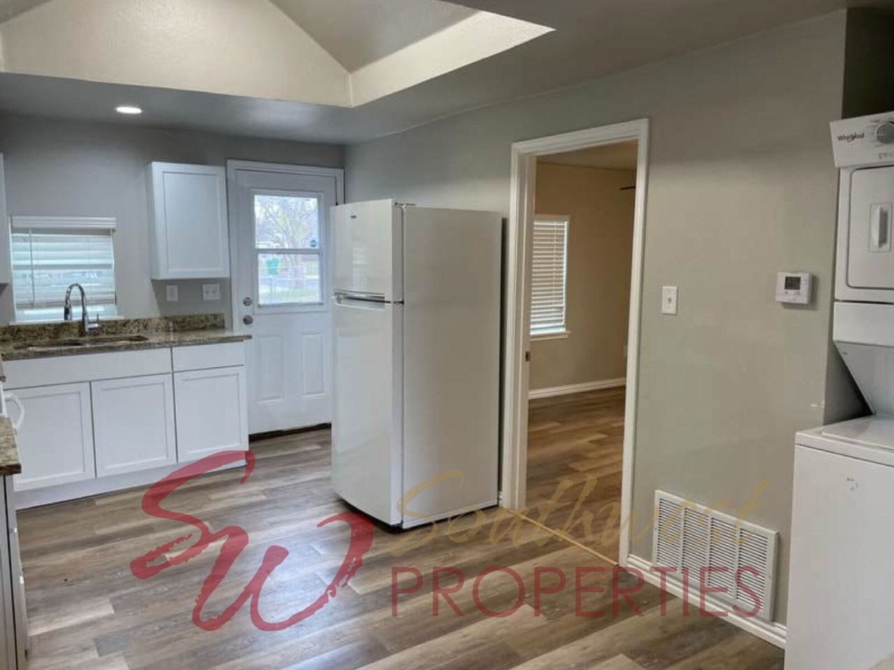 403 W Oak St - Photo 6 of 6