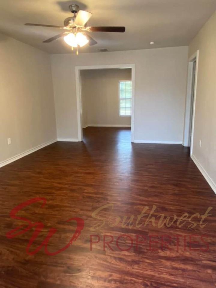 1217 W Pecan St - Photo 3 of 10