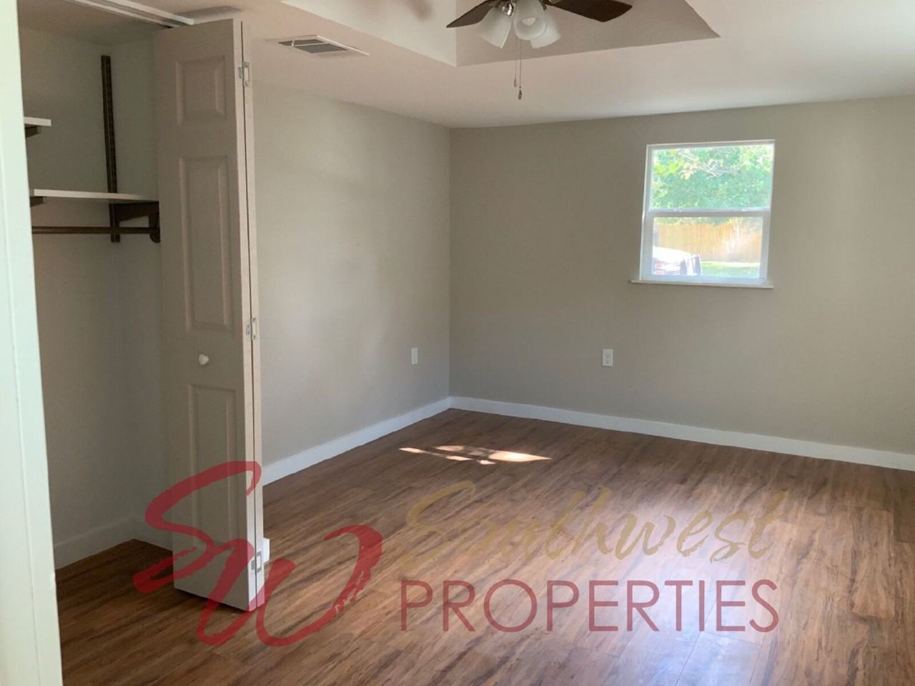 931 W Oak St - Photo 7 of 11