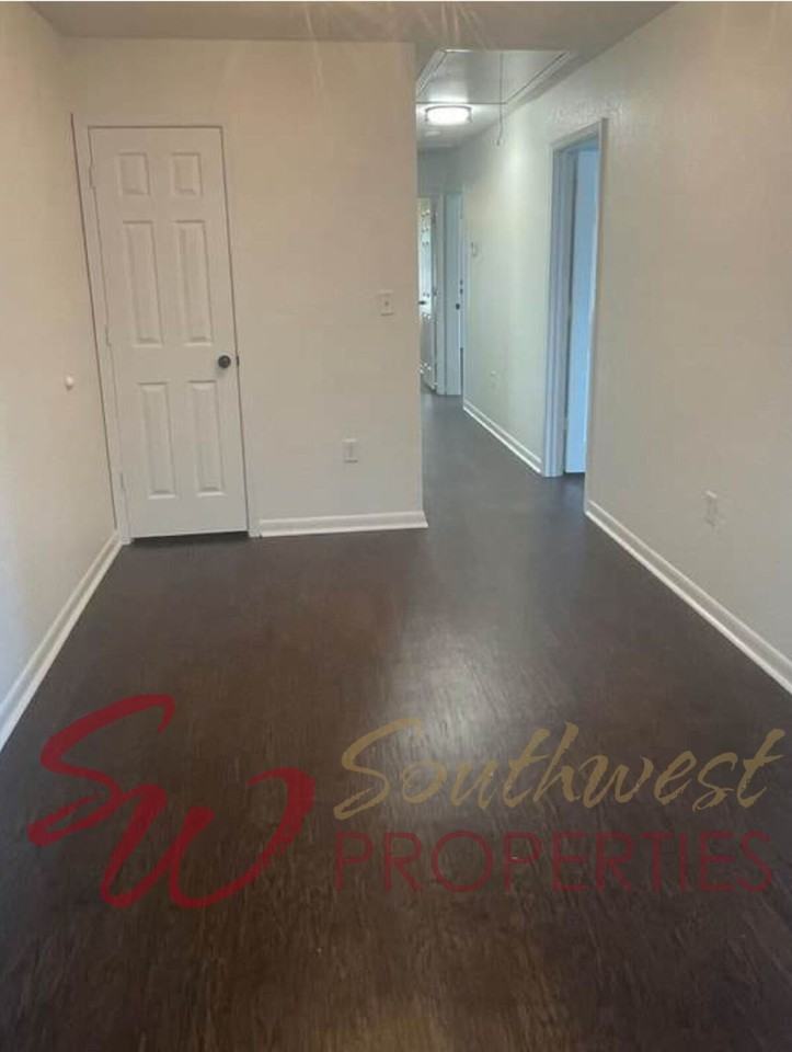 982 W Oak St - Photo 5 of 11