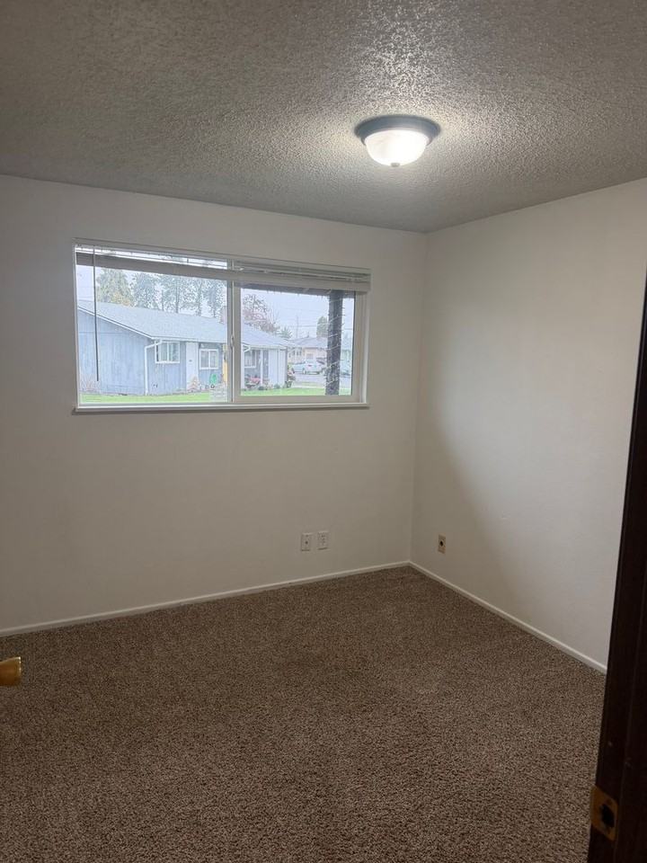 5040 E St #1 - Photo 5 of 13