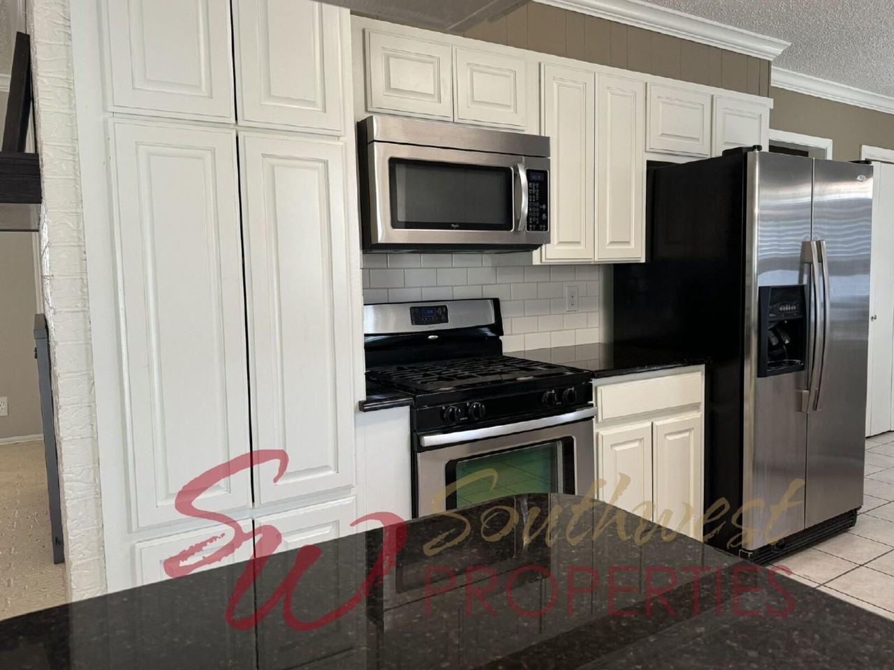 2410 W Frey St - Photo 5 of 17