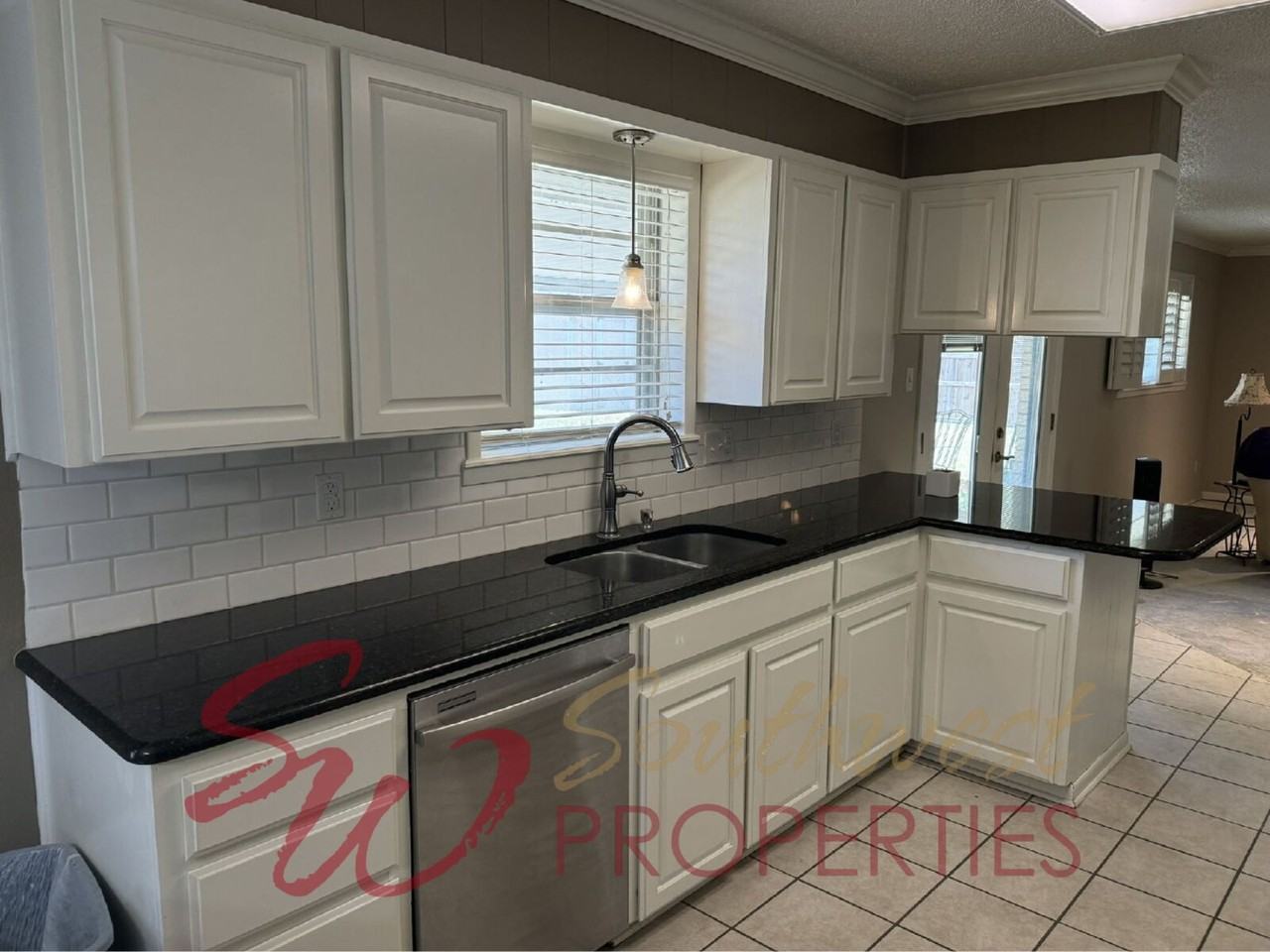 2410 W Frey St - Photo 6 of 17