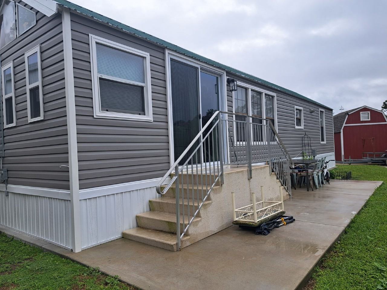 6184 Parkway E - Photo 2 of 11