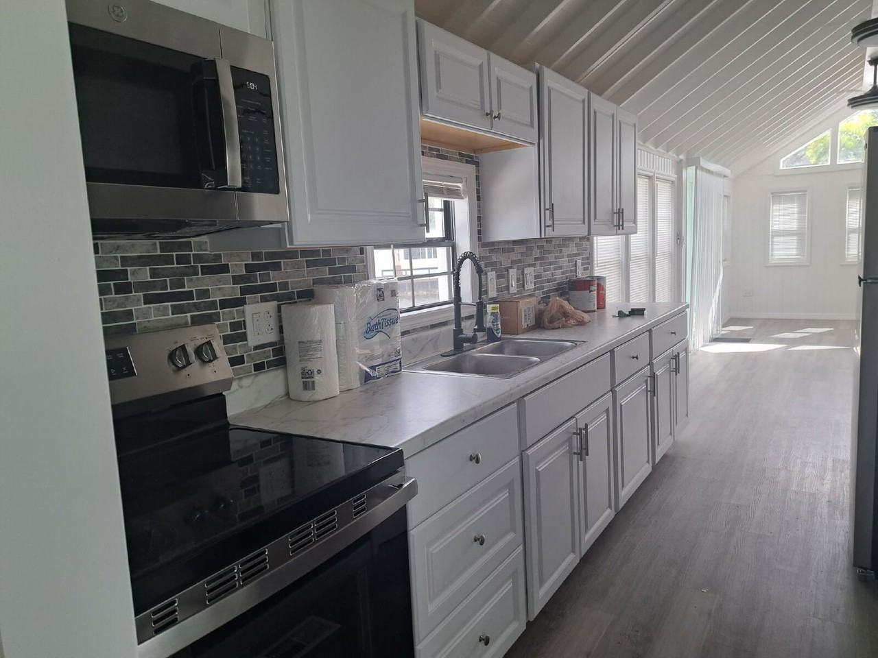 6184 Parkway E - Photo 7 of 11