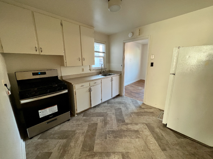 1011 E 22nd St Apt 5 - Photo 4 of 9