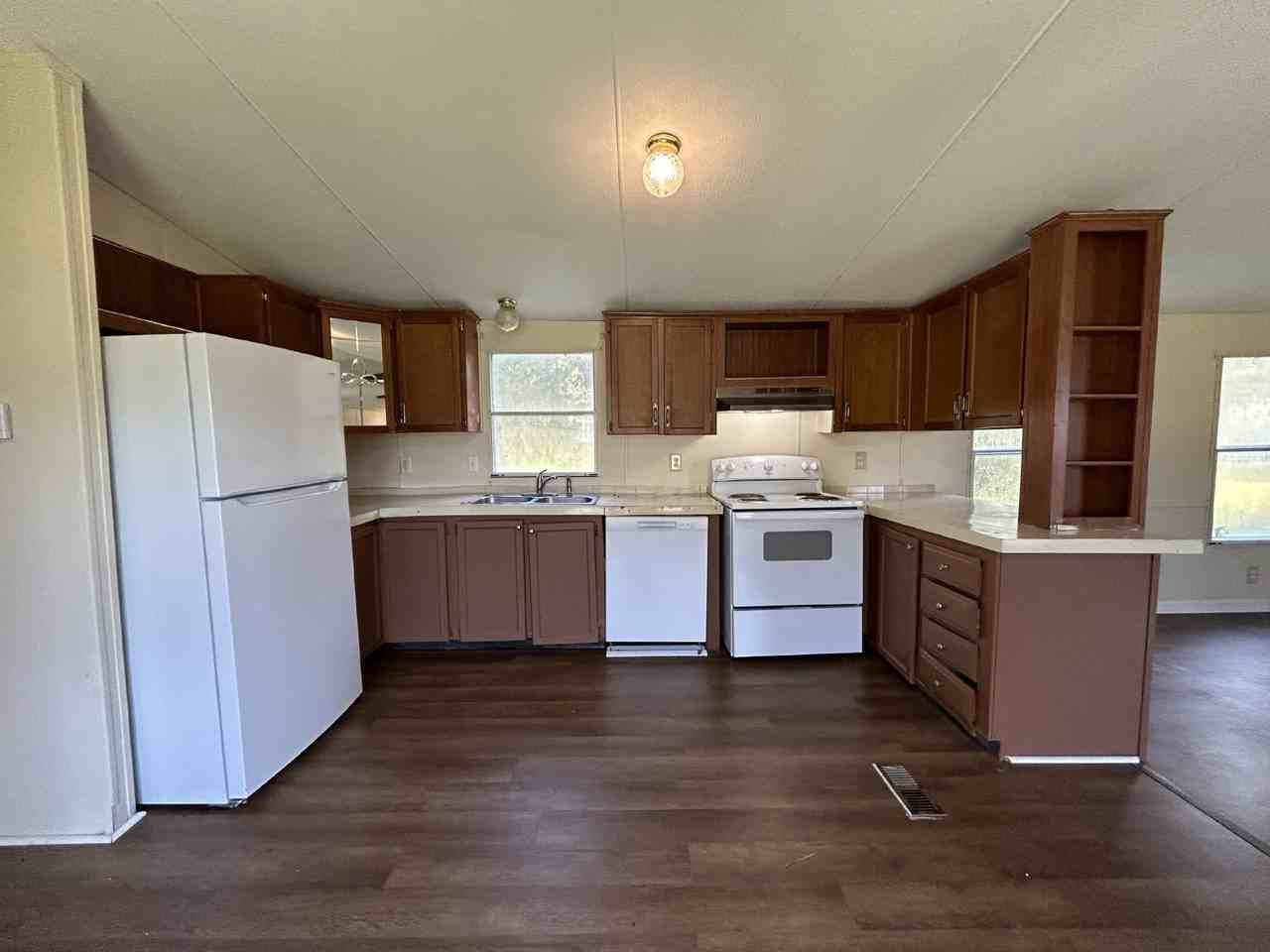 1118 Griffin Rd Se - Photo 3 of 12