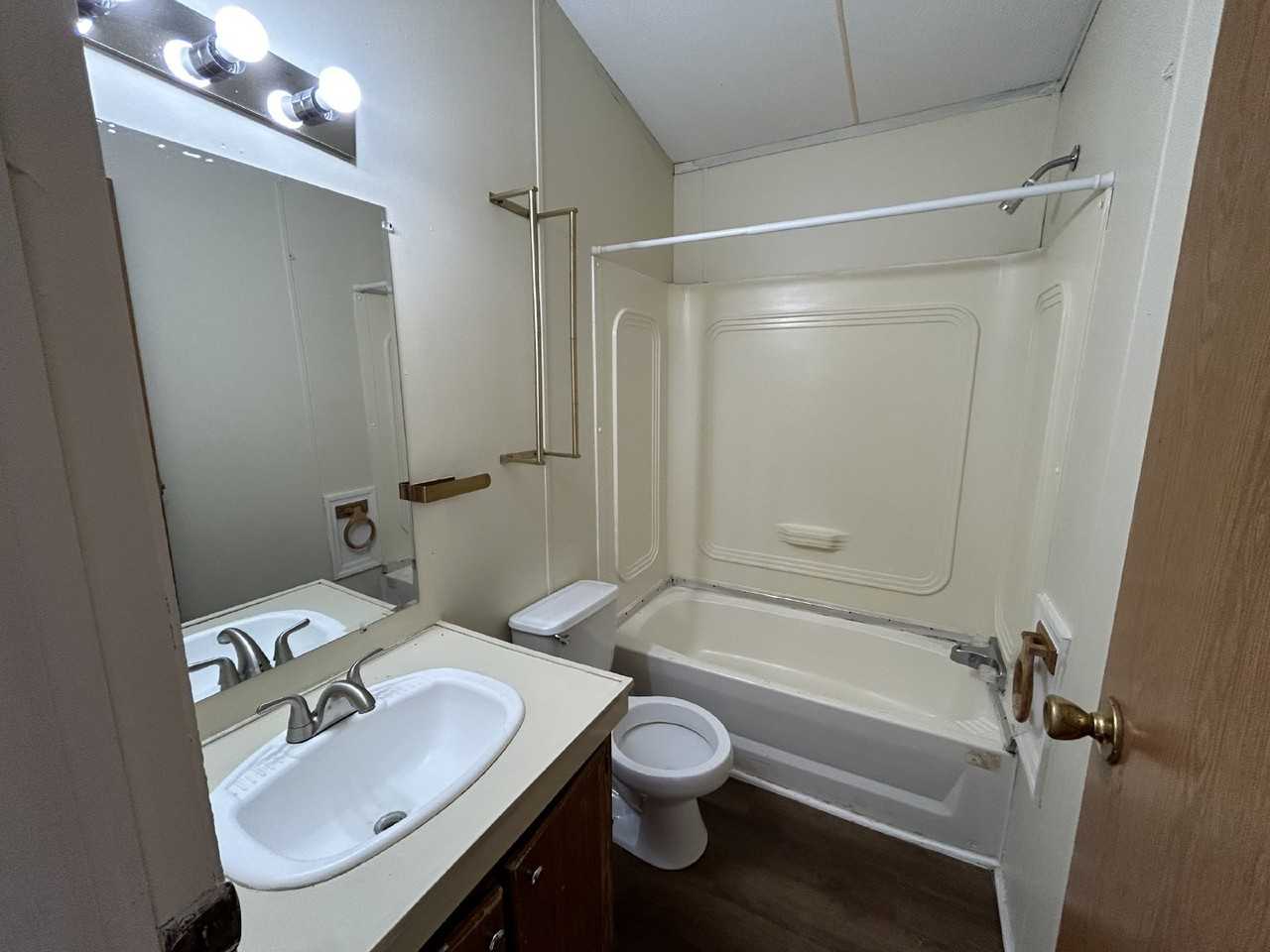 1118 Griffin Rd Se - Photo 7 of 12