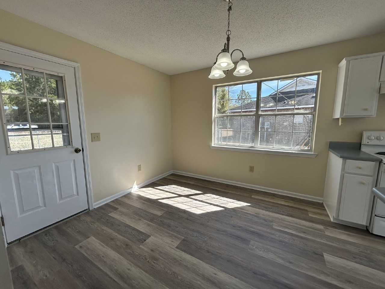 849 Lyndsi Ln - Photo 3 of 11