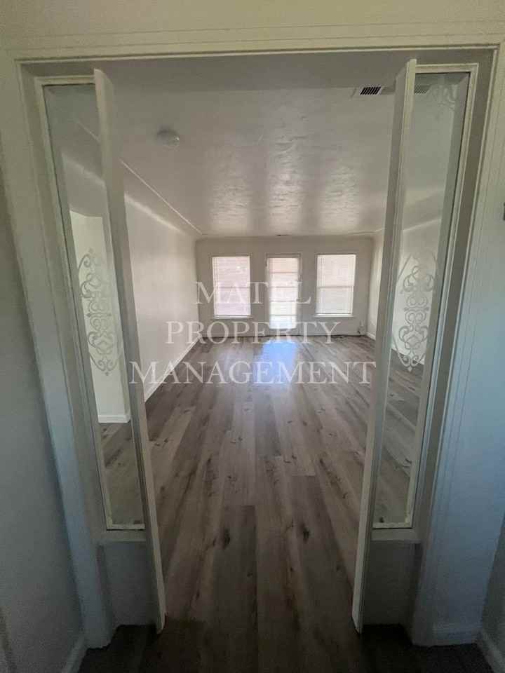 548 Esgar Ave - Photo 2 of 22