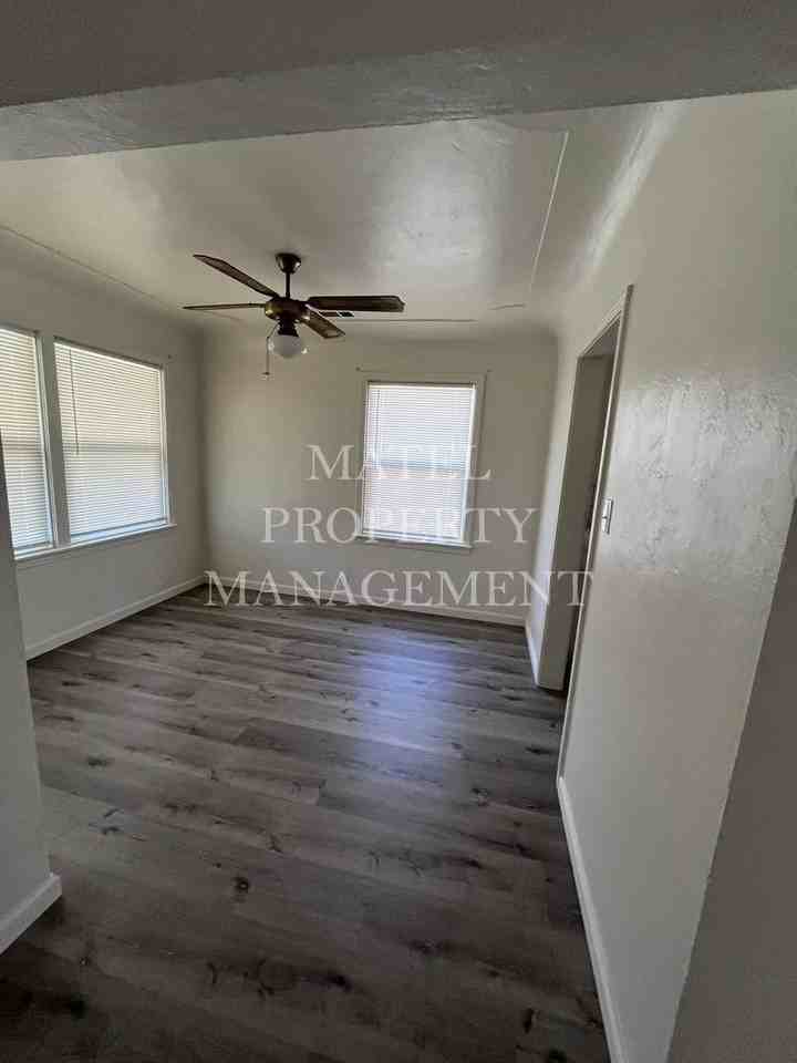 548 Esgar Ave - Photo 3 of 22