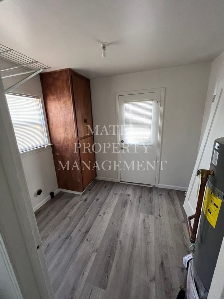 548 Esgar Ave - Photo 5 of 22