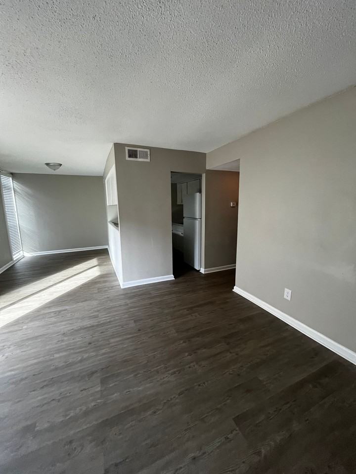 Sandy Creek Apartments - Photo 3 of 19