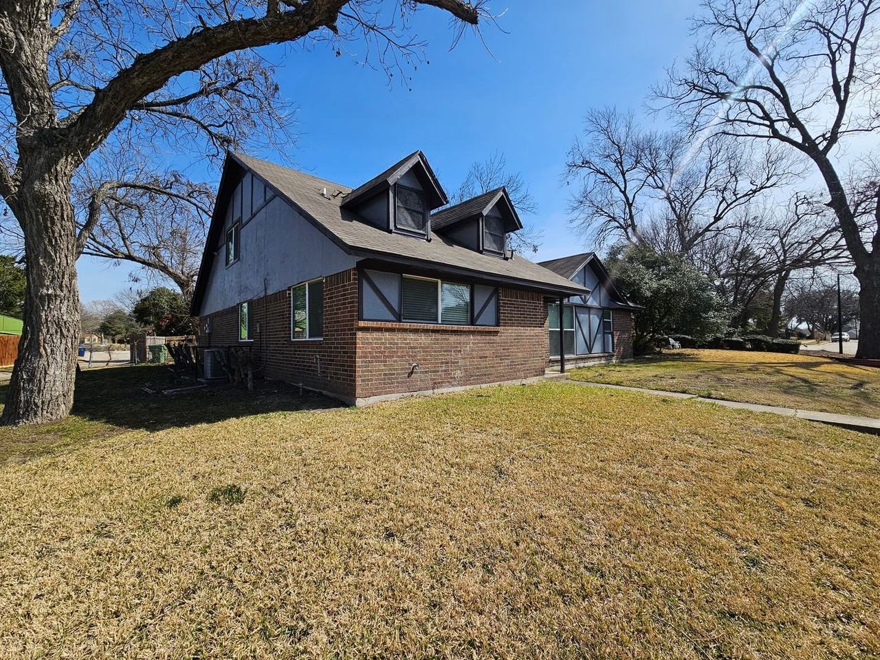 4806 Cliffwood Dr - Photo 2 of 34