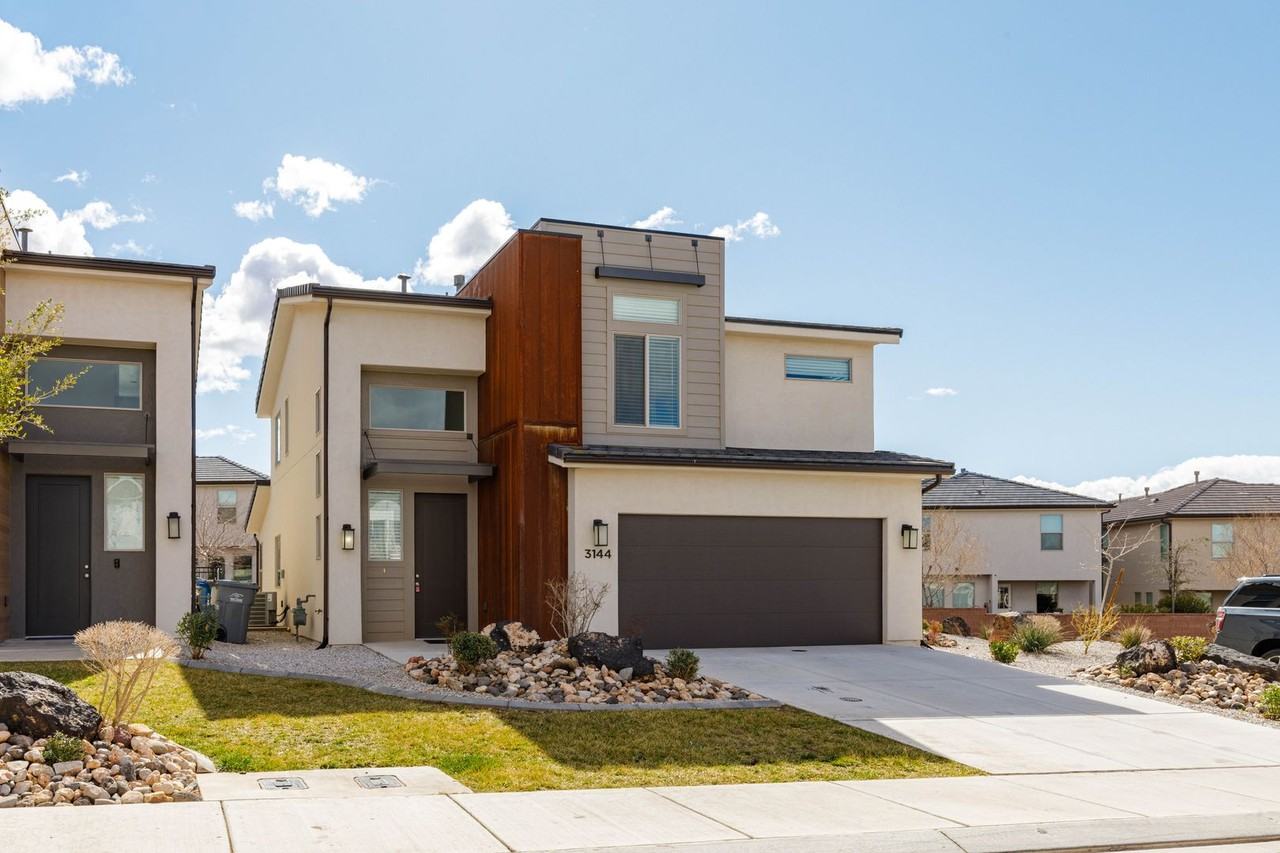 3144 E Sky Rim Way - Photo 2 of 24