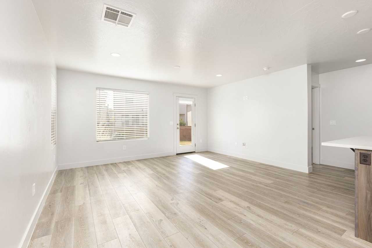 3144 E Sky Rim Way - Photo 6 of 24